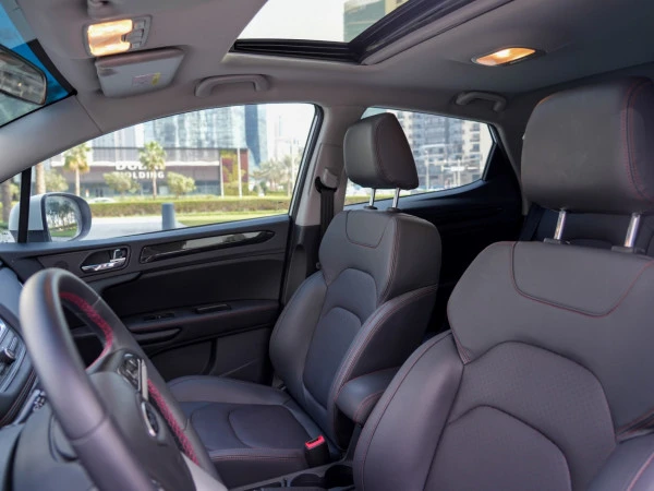  White JAC S3 Photo 7