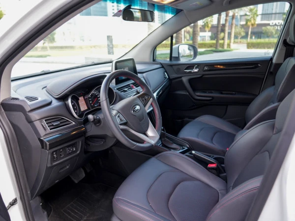  White JAC S3 Photo 8