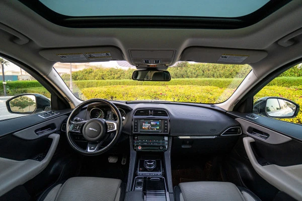  White Jaguar F-Pace Photo 7