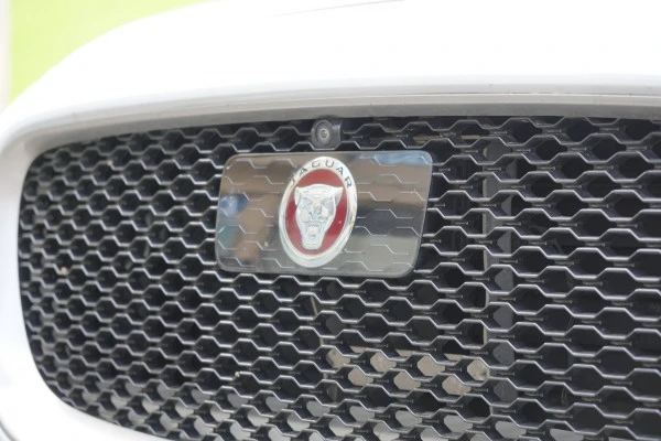  White Jaguar F-Pace Photo 6