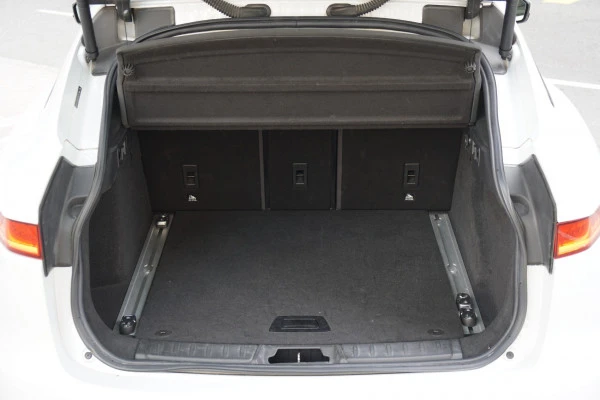  White Jaguar F-Pace Photo 7