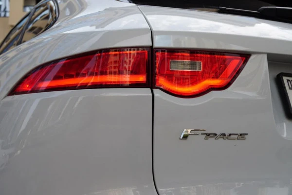  Blanc Jaguar F-Pace Photo 4