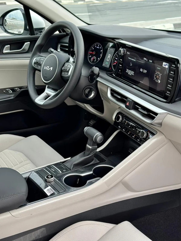  Weiß KIA K5 Photo 6