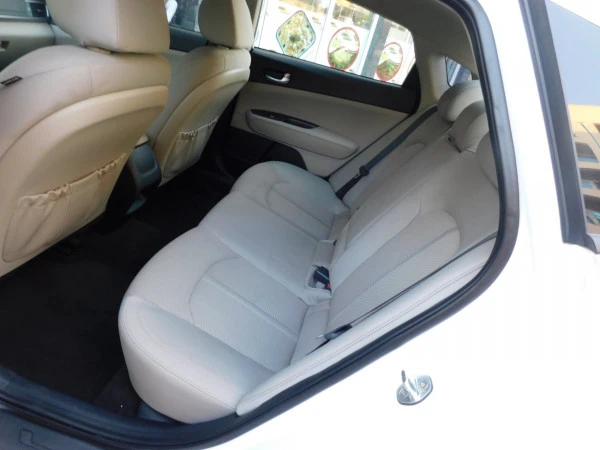  White KIA Optima Photo 3