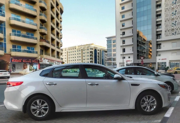  White KIA Optima Photo 4