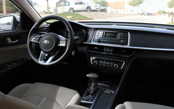  White KIA Optima Photo 3