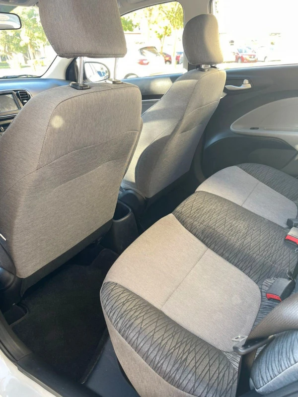  White KIA Pegas Photo 4