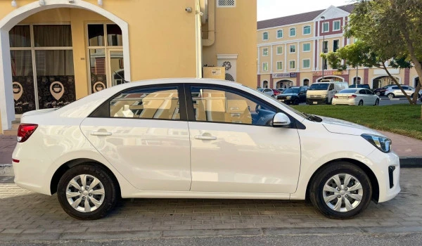  White KIA Pegas Photo 5