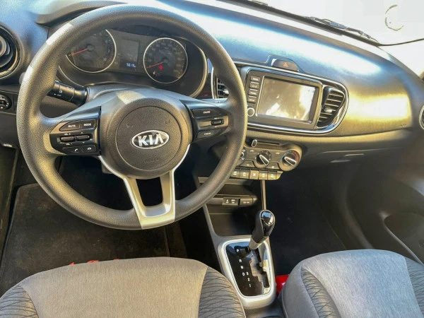  White KIA Pegas Photo 6