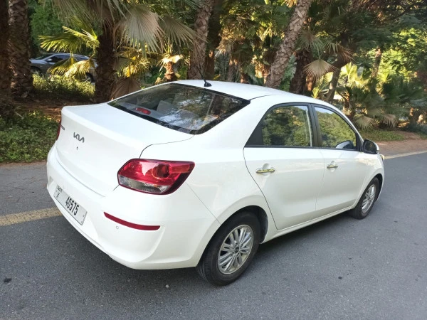  White KIA Pegas Photo 2