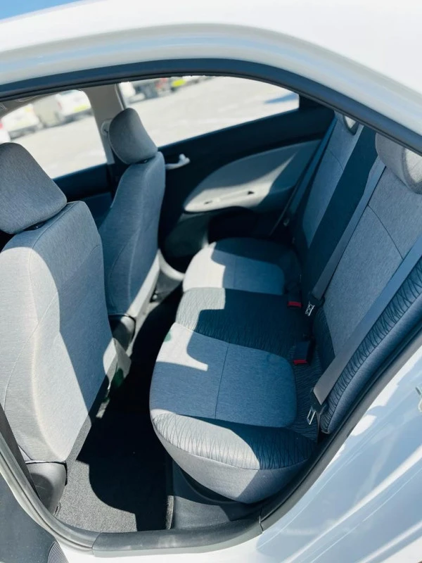  White KIA Pegas Photo 2