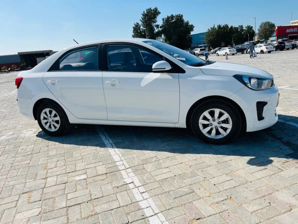  White KIA Pegas Photo 5