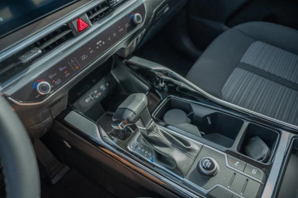  White KIA Seltos Photo 11