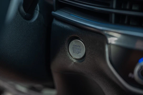  White KIA Seltos Photo 13