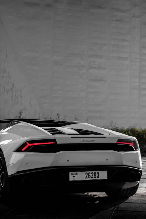  White Lamborghini Huracan Spyder Photo 3
