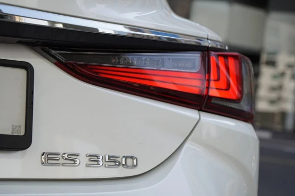  أبيض لكزس ES350 Photo 2