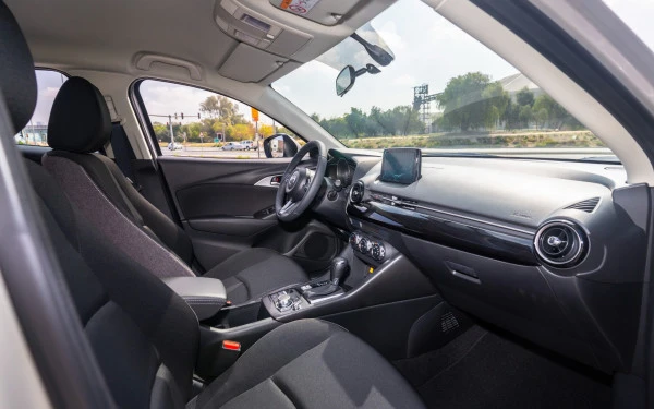  White Mazda CX3 Photo 11