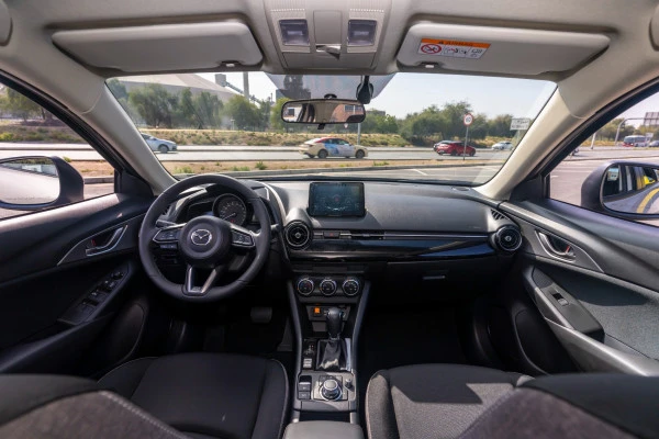  White Mazda CX3 Photo 15