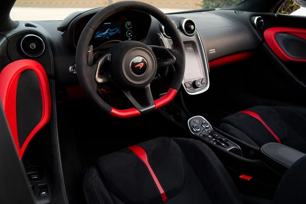  White McLaren 570S Spyder (Convertible) Photo 5