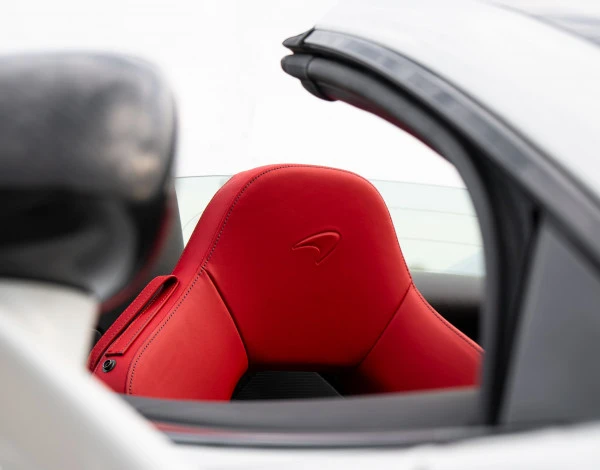  White McLaren 570S Spyder (Convertible) Photo 6