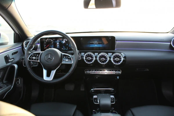  أبيض مرسيدس A كلاس Photo 2