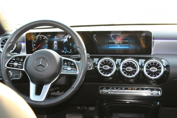  أبيض مرسيدس A كلاس Photo 3