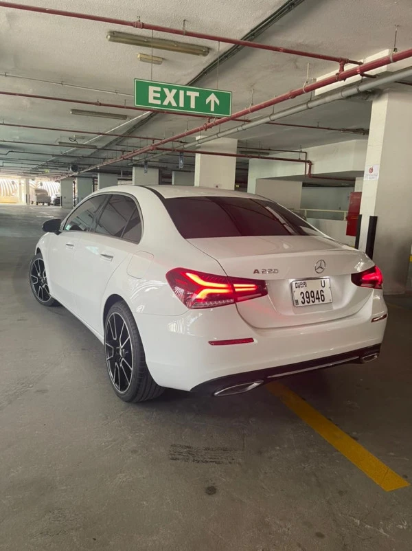  أبيض مرسيدس A كلاس Photo 3