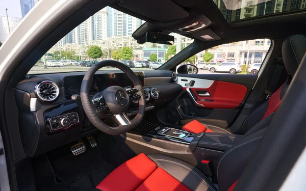  White Mercedes A200 Photo 4