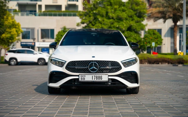  أبيض مرسيدس A200 Photo 3