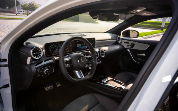  أبيض مرسيدس A200 Photo 7