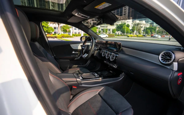  أبيض مرسيدس A200 Photo 10