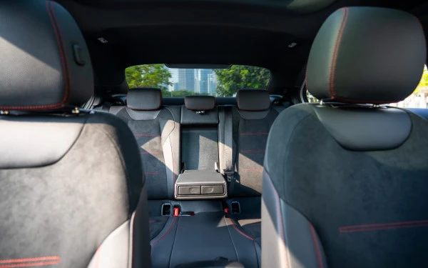  أبيض مرسيدس A200 Photo 11