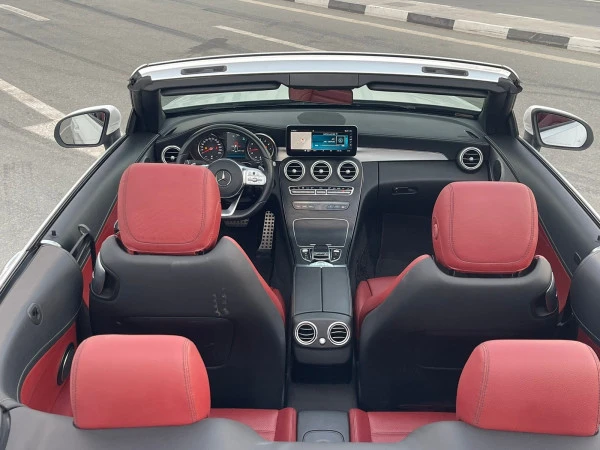  White Mercedes C Class Photo 3