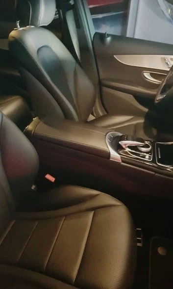  White Mercedes C300 Photo 3