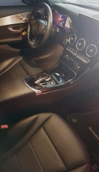  White Mercedes C300 Photo 4