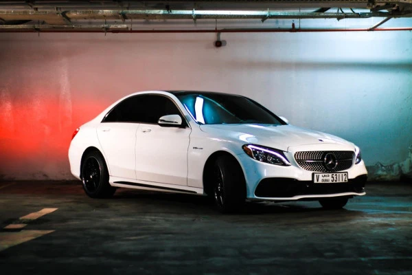  White Mercedes C300 Photo 5