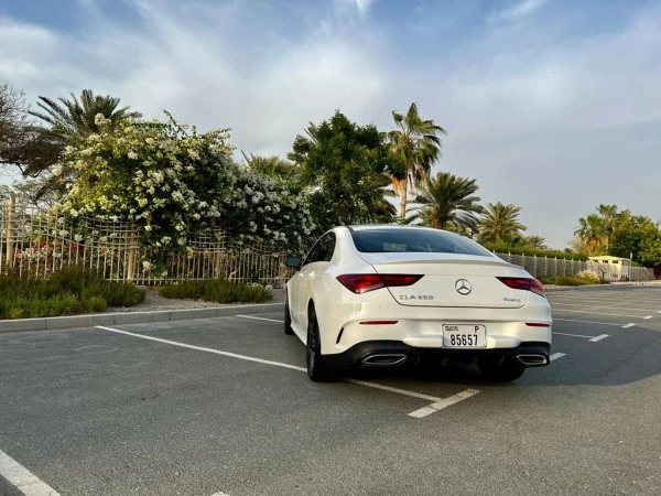  White Mercedes CLA 250 Photo 4