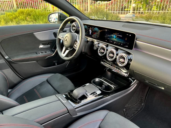  White Mercedes CLA 250 Photo 5