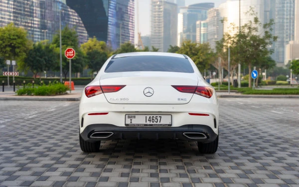  White Mercedes CLA 250 Photo 3