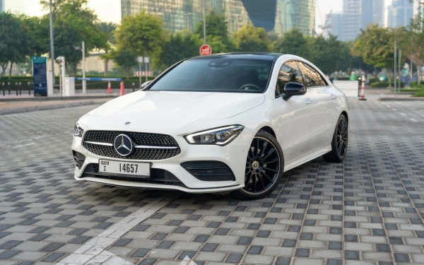  White Mercedes CLA 250 Photo 4