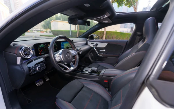  White Mercedes CLA 250 Photo 5