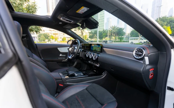  White Mercedes CLA 250 Photo 6