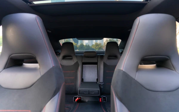  White Mercedes CLA 250 Photo 8