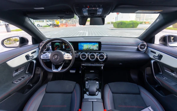  White Mercedes CLA 250 Photo 9