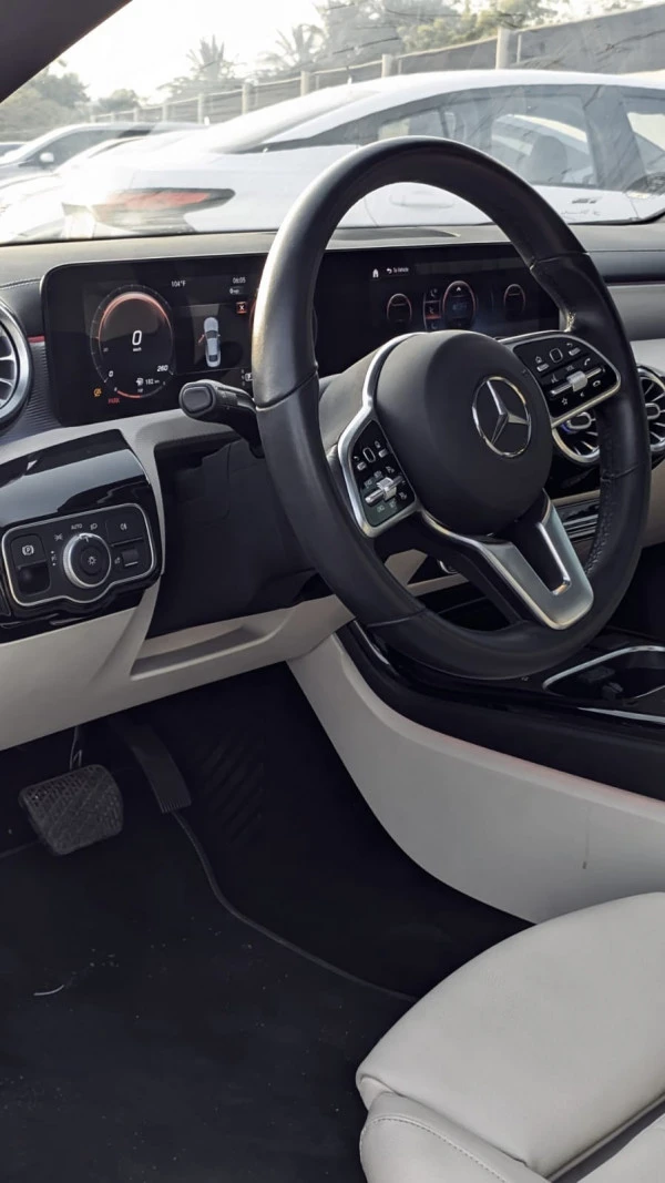  Bianca Mercedes CLA Photo 7