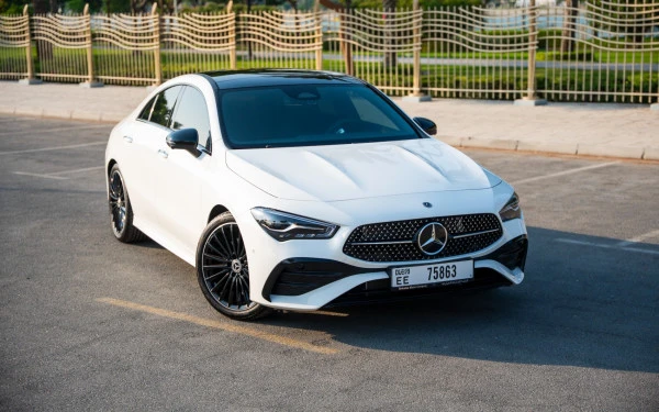  Blanc Mercedes CLA200 Photo 2