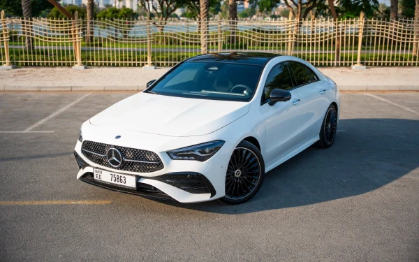  Blanc Mercedes CLA200 Photo 4