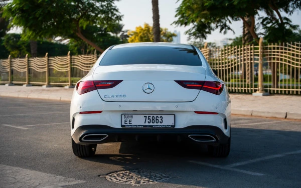  Blanc Mercedes CLA200 Photo 7