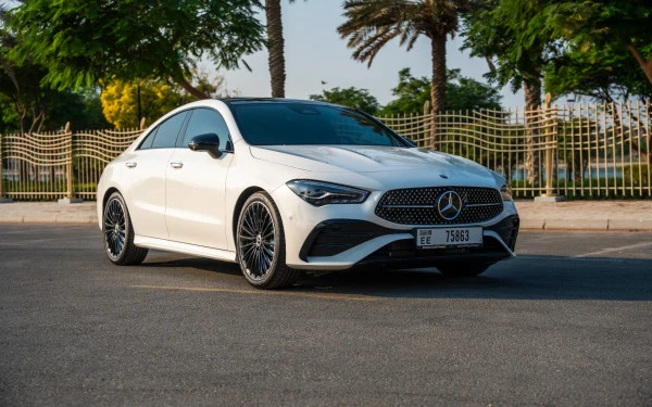  Blanc Mercedes CLA200 Photo 8