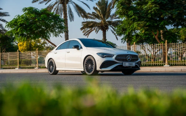  Blanc Mercedes CLA200 Photo 9